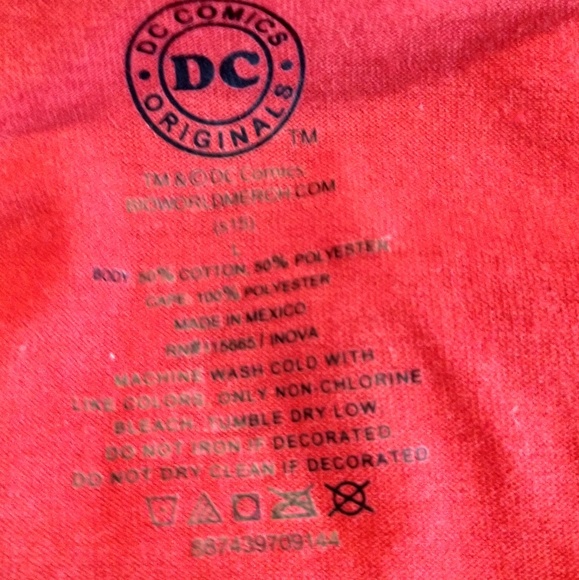 DC Comics Wonder Woman T-Shirt w/ Cape - Picture 5 of 5